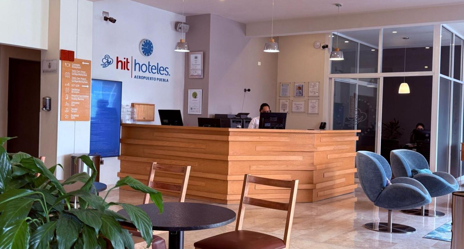 Hit Hoteles Aeropuerto Puebla Уэхоцинго Экстерьер фото